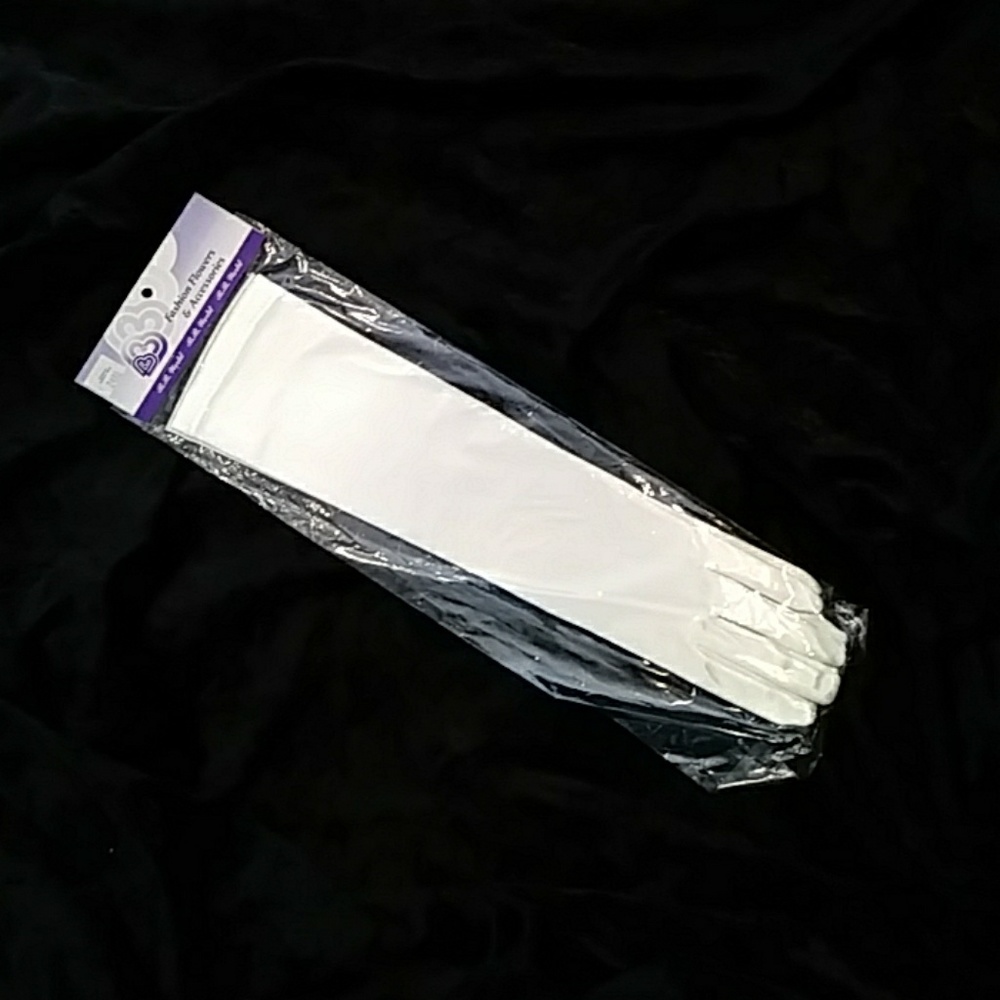 Elegant ivory gloves